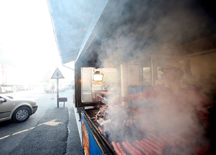 16 000 de euro, găsiți într-un restaurant din Argeş
