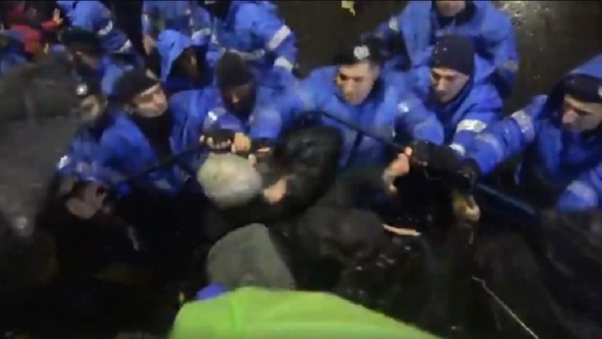 Dosar penal în cazul jandarmului care ar fi lovit protestatari