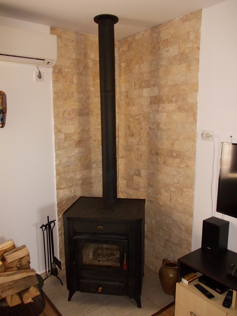 În Orşova, oamenii au ajuns să se încălzească ilegal. Primar: “Recomand să nu se reclame”