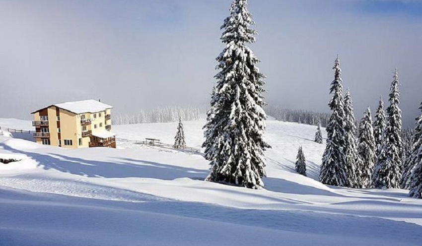 Anchetă în cazul turiștilor blocați pe Vârful Roman