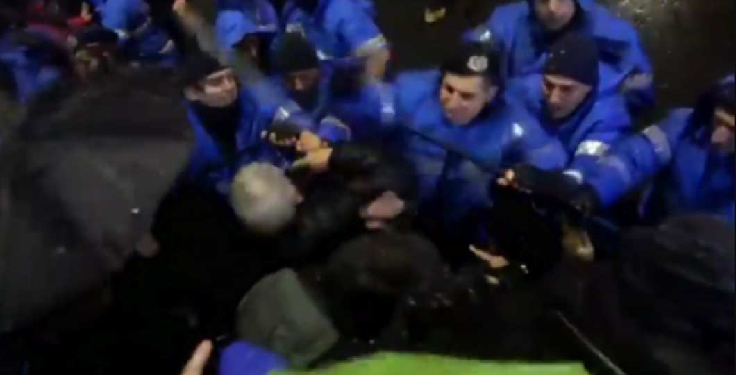 Prima reacție a jandarmului care i-a bătut pe protestatari. ”Nu sunt lovituri cu ură”