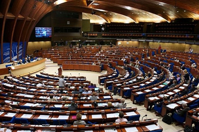 Reprezentanţii României şi Ungariei la APCE s-au contrazis pe tema încălcării dreptului minorităţii maghiare din România de a-şi folosi limba maternă