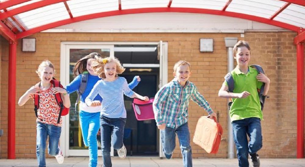 Un an şcolar mai scurt şi vacanţe mai multe își doresc elevii, părinții și profesorii