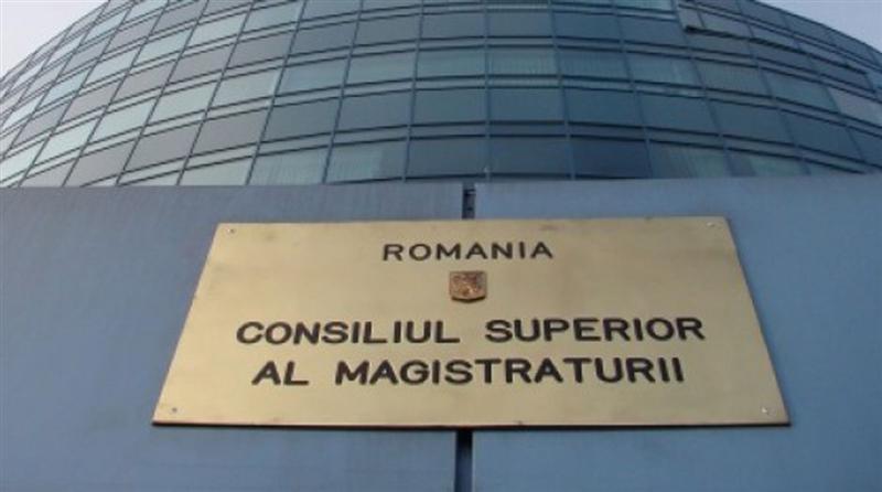 Romeo Chelariu şi Victor Alistar solicită autorităţilor „să dea dovadă de respect faţă de cetăţeni şi faţă de rolul instituţiilor pe care le conduc”