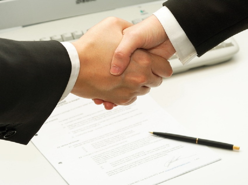 Firme conectate politic (audio)