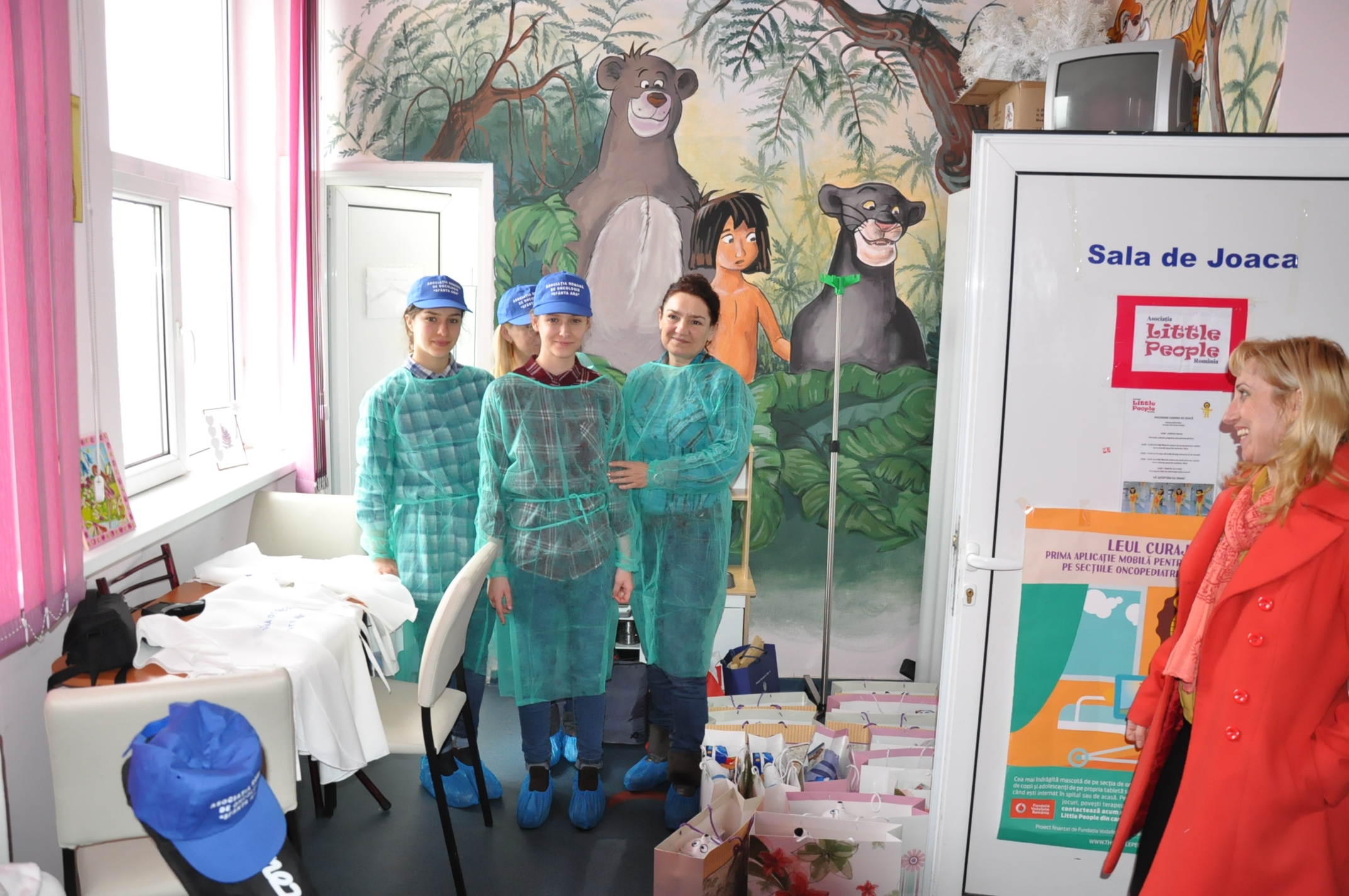 Asociația Română de Oncologie “Sfânta Ana” a oferit cadouri copiilor de la sectia de oncopediatrie a Spitalului de Urgență Craiova