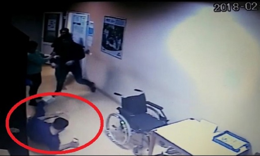 Un medic din Mioveni a fost bătut cu pumnii și cu picioarele de un tânăr beat