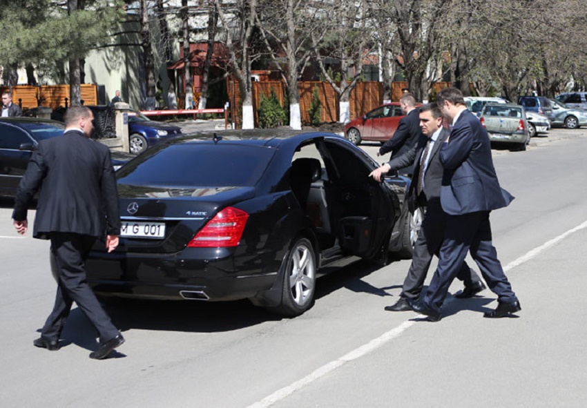 Preşedintele Senatului renunţă la serviciile SPP