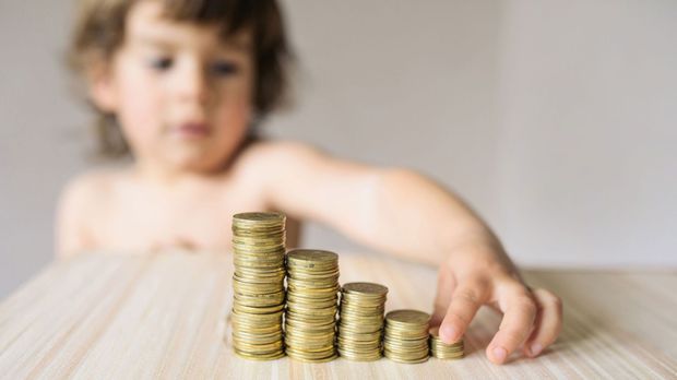 Transferul contribuţiilor de la angajator la angajat a dus la diminuarea indemnizaţiei de creştere a copilului