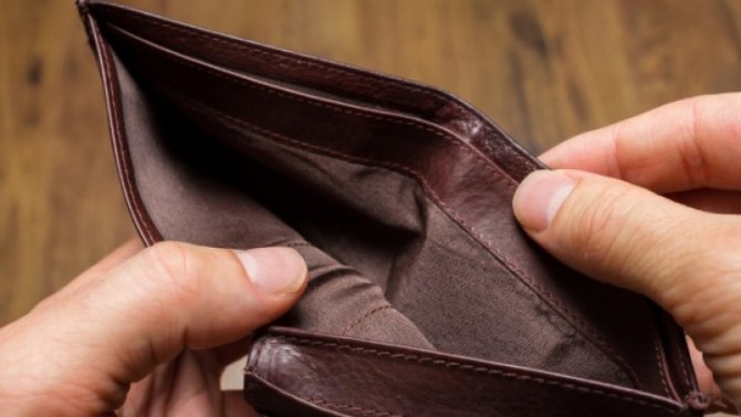 O bibliotecară a ajuns să ia salariu 46 de lei, după „revoluția fiscală”, de 10 ori mai puțin ca în 2017