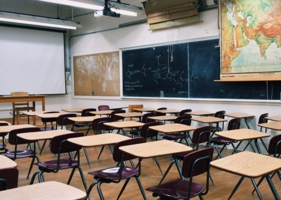 Școlile rămân închise (audio)