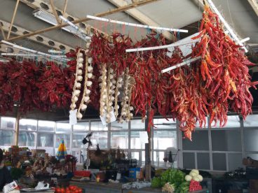 Mercurial craiovean în piața Valea Roșie