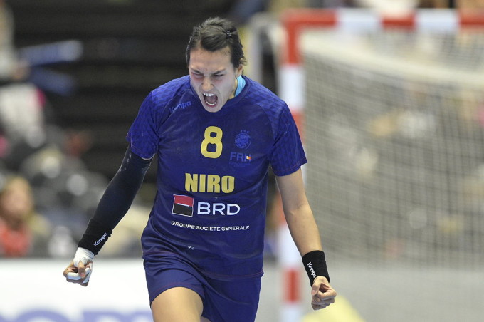 România a învins dramatic Rusia, campioană olimpică, la handbal