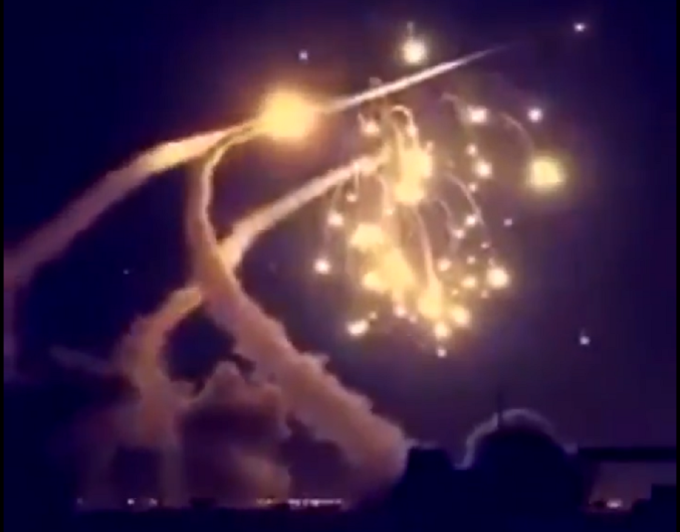 Atac cu rachete asupra capitalei Arabiei Saudite. Cel puţin o persoană a murit