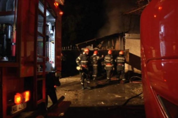 Incendiu la un post de poliție din Alba. Agentul şi soţia lui erau înăuntru