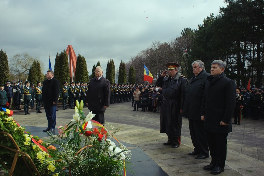 Republica Moldova şi-a comemorat eroii căzuţi în războiul din Transnistria (audio)