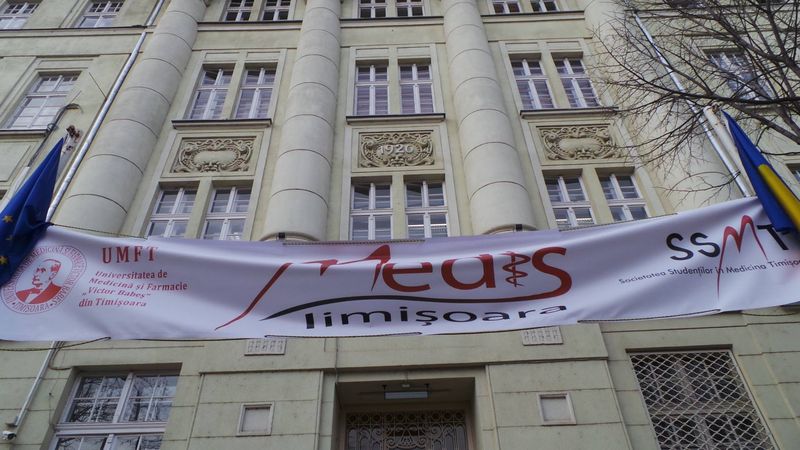 Specialişti din sănătate şi studenţi participă şi astăzi la Congresul MEDIS, organizat la Timişoara de Universitatea de Medicină şi Farmacie Victor Babeş.