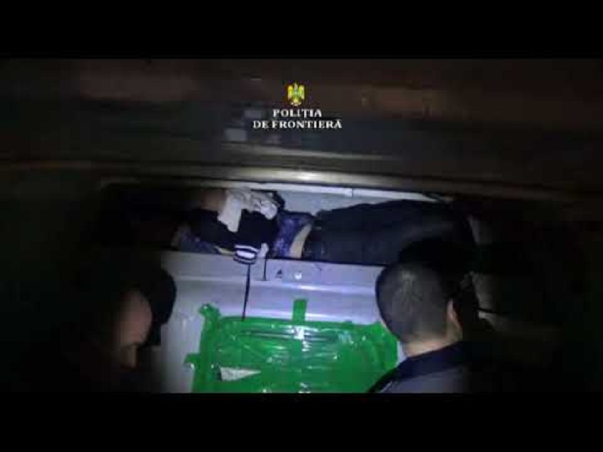 Cetăţean irakian ascuns într-un microbuz, depistat la P.T.F. Calafat