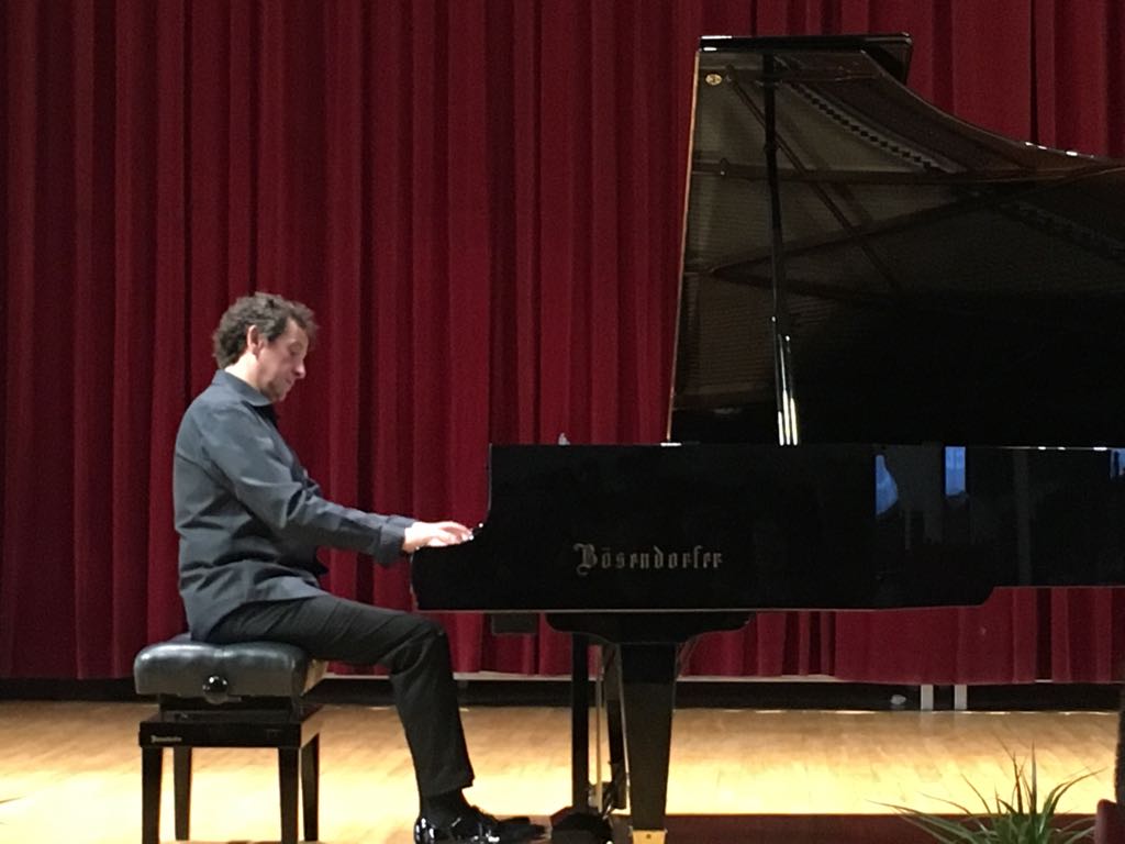 Pianul Călător îşi continuă călătoria din Transilvania în Moldova