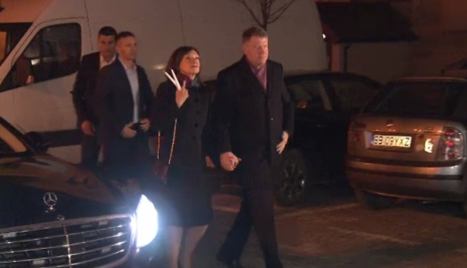 Klaus Iohannis și soția sa, la slujba de Înviere, la Sibiu