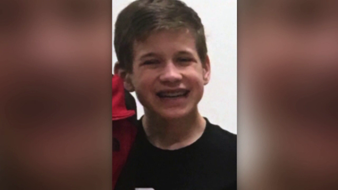 Un adolescent a murit, după ce a rămas înțepenit între scaunele de la mașină