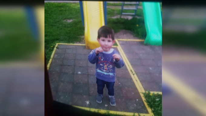 Alertă în Cluj. Un copil de 2 ani a dispărut din curte și e căutat de 100 de persoane