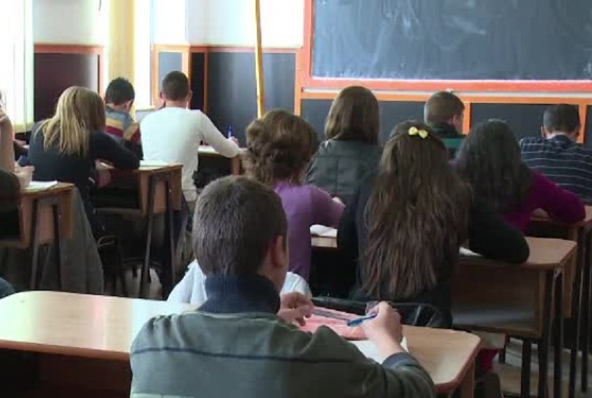Elevii şi preşcolarii se întorc la cursuri