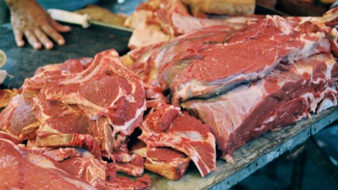 Craiova: Amenzi pentru comercianţi care vindeau carne fără documente
