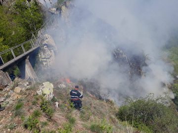 Incendiu în zona cetății Poenari (update)