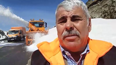 Se lucrează la deszăpezire pe Transalpina