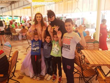 60 de copii bolnavi de cancer au primit astăzi cadouri personalizate