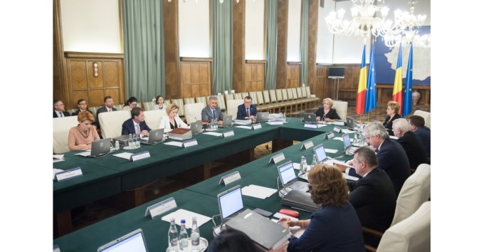 Guvernul ar urma să adopte astăzi o Ordonanţă de Urgenţă privind salarizarea din sănătate