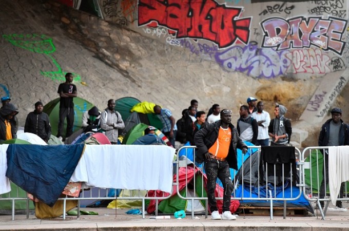 Cea mai mare tabără de migranți din Paris, de 1.700 de oameni, evacuată de forțele de ordine