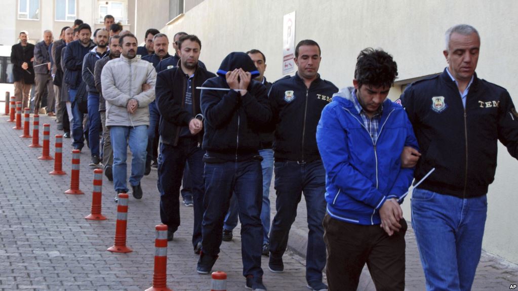150 de militari turci au fost reţinuţi de poliţie pentru presupuse legături cu reţeaua clericului Fethullah Gulen