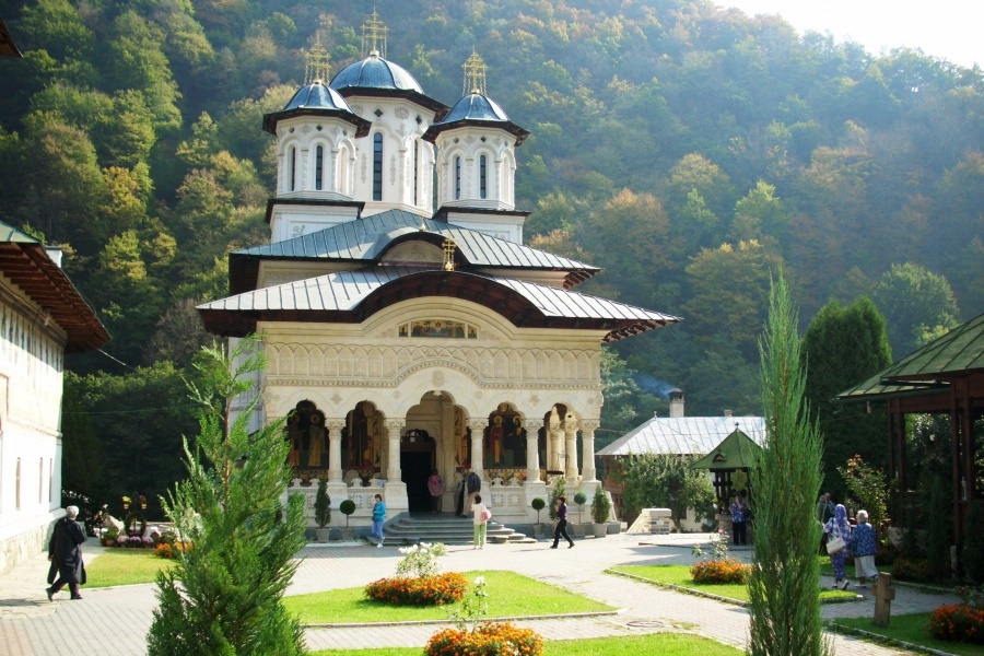 Bucurie praznicală la Mănăstirea Lainici