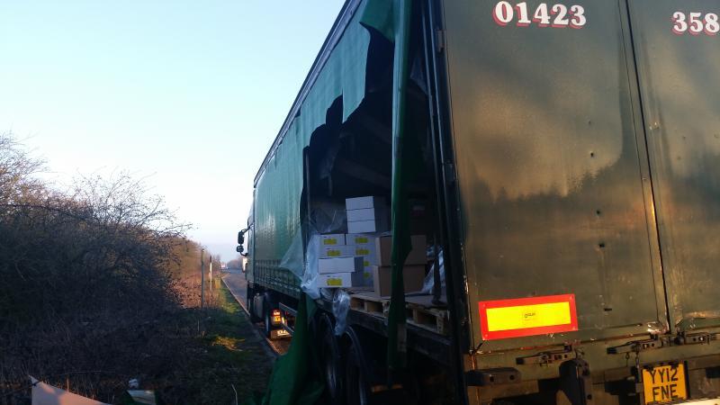 Două angajate ale unui colegiu din Prahova, membre ale unei grupări care jefuia TIR-uri