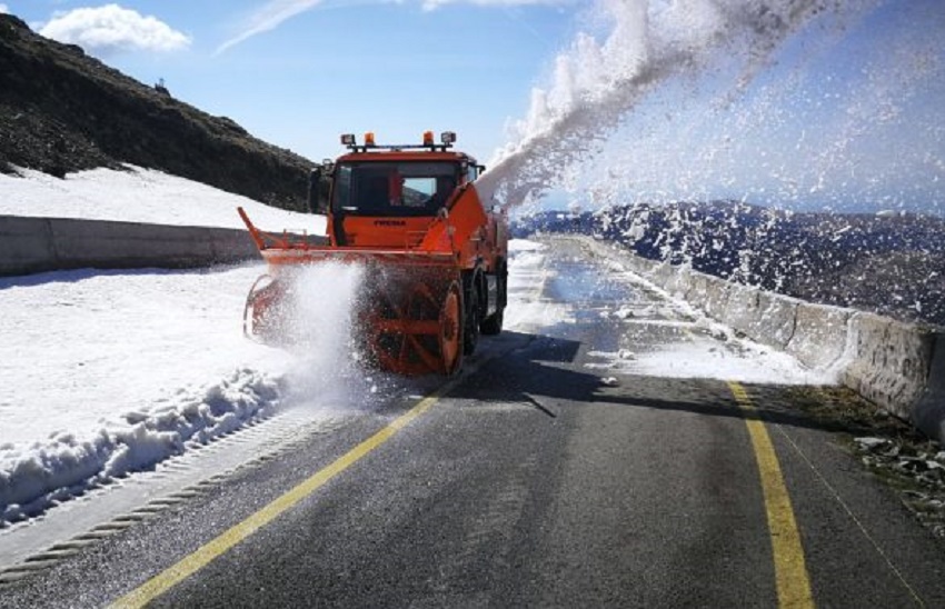 Transalpina, deszăpezită pe un sens de mers