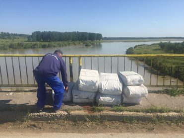 Poluare cu petrol pe râul Jiu