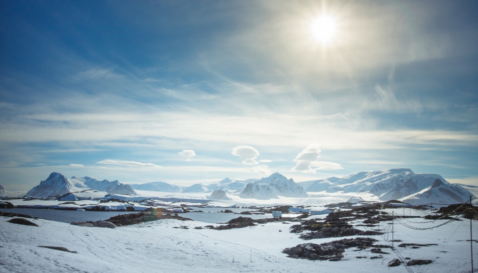 Trei canioane uriaşe au fost descoperite sub stratul de gheaţă din Antarctica