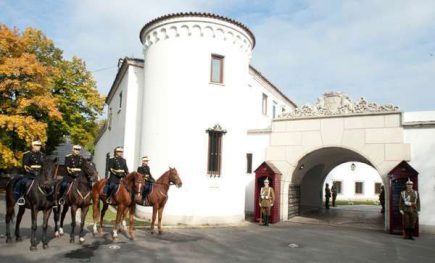 Palatul Elisabeta îşi va deschide porţile pentru vizitatori