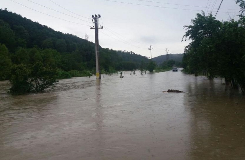 Viiturile au produs pagube în trei localităţi gorjene