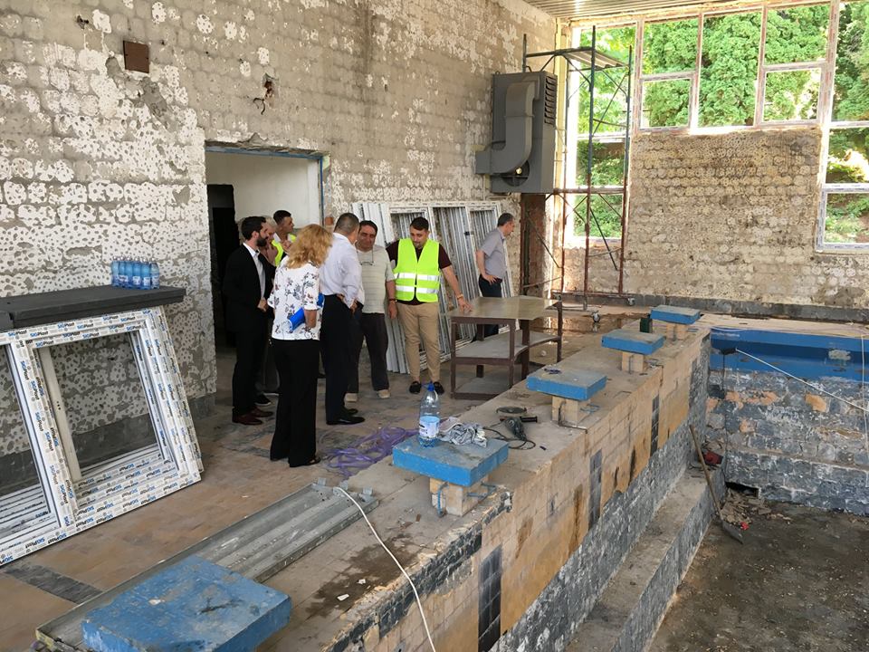 Se reabilitează bazinul de înot al Colegiului „Carol I”