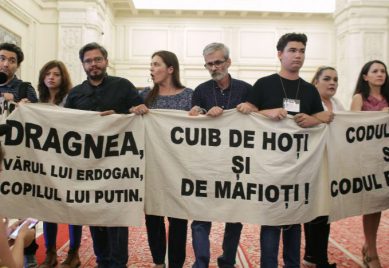 Proteste la Parlament