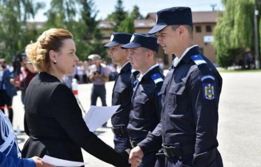 Ceremonie de absolvire la Școala Militară de Subofițeri de Jandarmi din Drăgășani