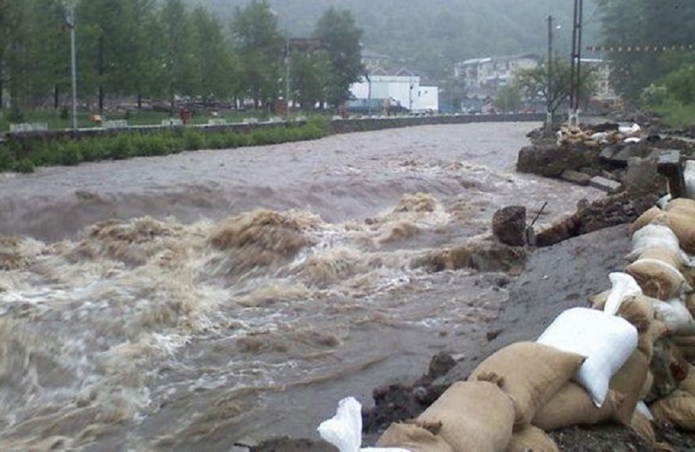 Cod portocaliu de inundaţii pe râuri din 13 judeţe