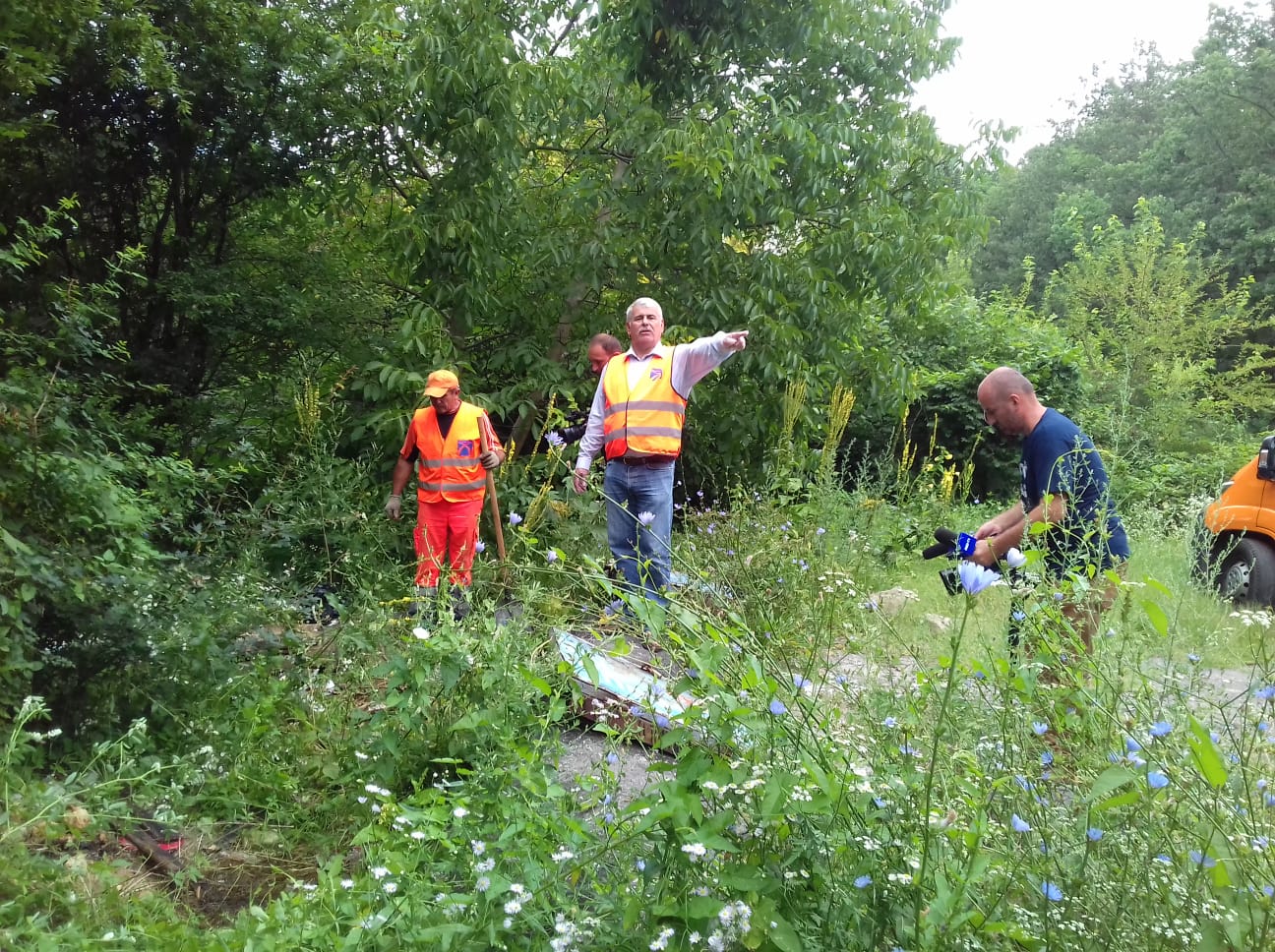 Angajații din cadrul Secției Drumuri Naționale Târgu Jiu, au descoperit, la 2 km de capitala Gorjului, resturile unui sicriu