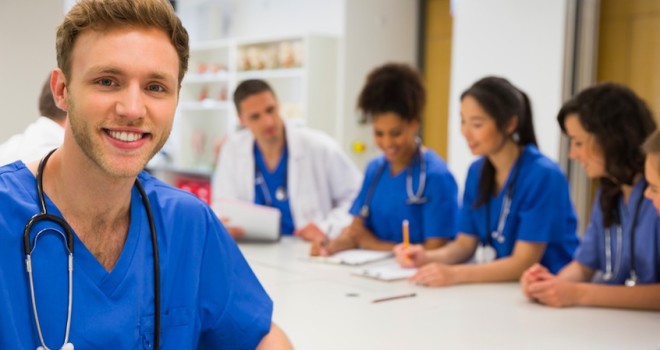 70 de studenţi la medicină din străinătate vor face practică în această vară în România