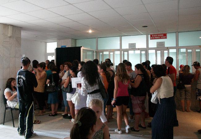 Programul serviciilor de eliberare a paşapoartelor şi a permiselor de conducere în minivacanță