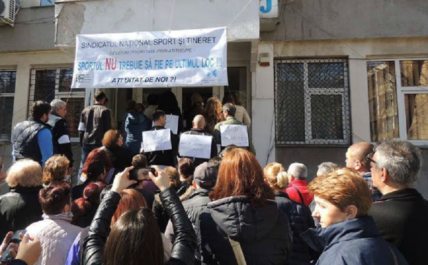 Grevă de avertisment la sediul Ministerului Tineretului şi Sportului (audio)