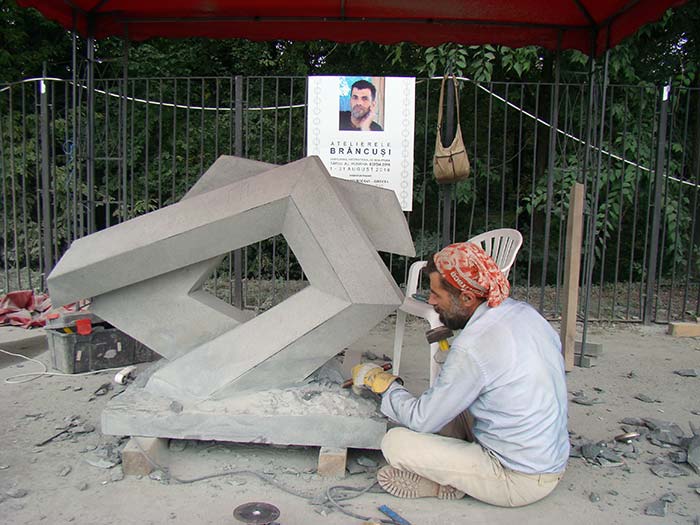 Astazi, 1 august,  debutează Simpozionul Internaţional de Sculptură de la Târgu Jiu